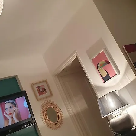 Centre Et A Pied Echappee شقة