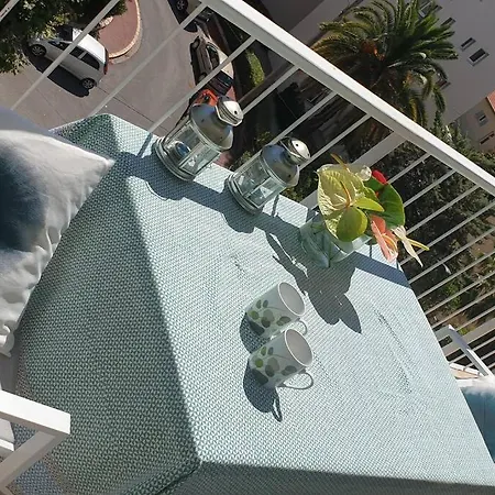 Centre Et A Pied Echappee